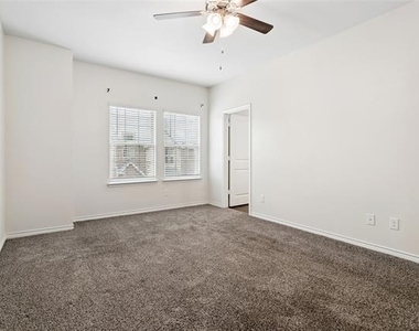 2041 Juniper Pass Way - Photo Thumbnail 8