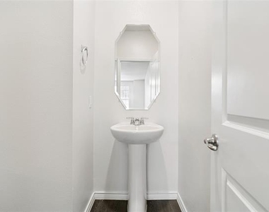2041 Juniper Pass Way - Photo Thumbnail 6