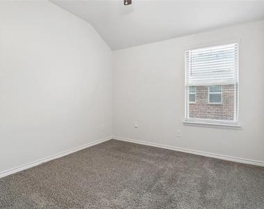 2041 Juniper Pass Way - Photo Thumbnail 12