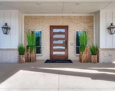 820 W Mcleroy Boulevard - Photo Thumbnail 2