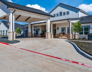 820 W Mcleroy Boulevard - Photo Thumbnail 1