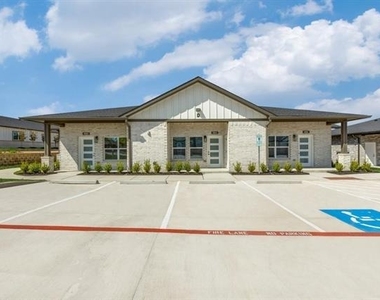 820 W Mcleroy Boulevard - Photo Thumbnail 12