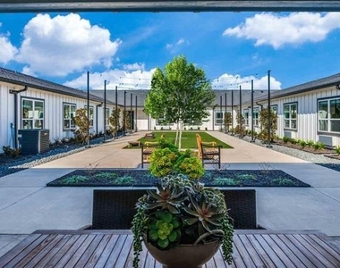 820 W Mcleroy Boulevard - Photo Thumbnail 9