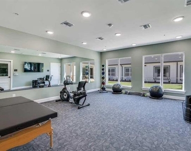 820 W Mcleroy Boulevard - Photo Thumbnail 8