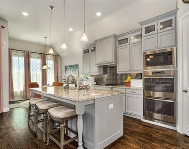 7915 Sunflower Lane - Photo Thumbnail 3