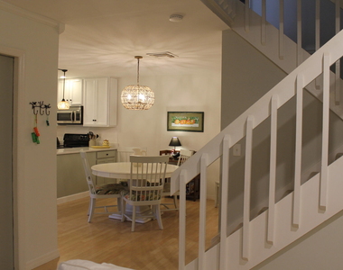 301 Se Castle Court - Photo Thumbnail 2