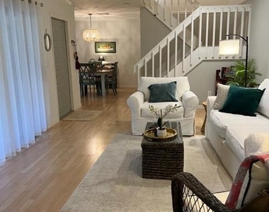 301 Se Castle Court - Photo Thumbnail 3