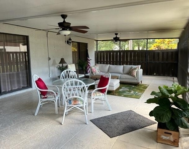 301 Se Castle Court - Photo Thumbnail 20