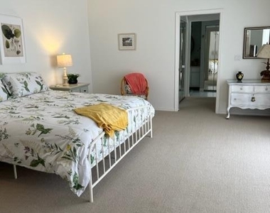 301 Se Castle Court - Photo Thumbnail 12