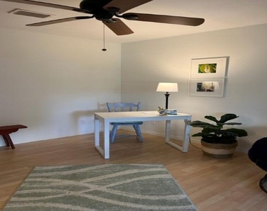 301 Se Castle Court - Photo Thumbnail 7