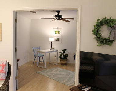 301 Se Castle Court - Photo Thumbnail 6