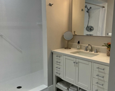 301 Se Castle Court - Photo Thumbnail 14
