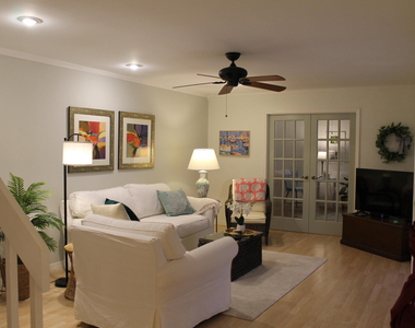 301 Se Castle Court - Photo Thumbnail 5