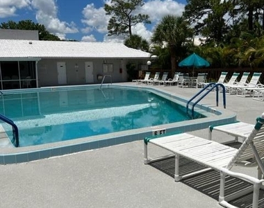 301 Se Castle Court - Photo Thumbnail 21