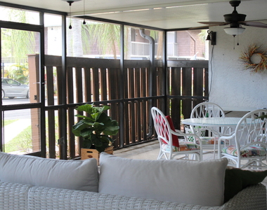 301 Se Castle Court - Photo Thumbnail 19
