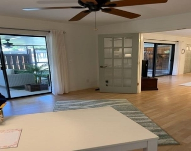 301 Se Castle Court - Photo Thumbnail 8
