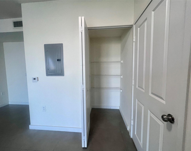 729 Nw 2 Street - Photo Thumbnail 4