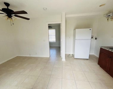 901 8th Street - Photo Thumbnail 1