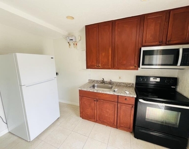 901 8th Street - Photo Thumbnail 2