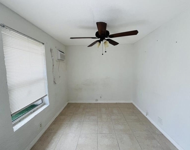 901 8th Street - Photo Thumbnail 3