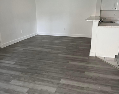 18860 Nw 57th Avenue - Photo Thumbnail 2