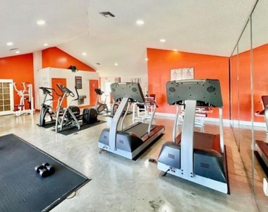 18860 Nw 57th Avenue - Photo Thumbnail 5