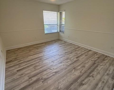 9256 Sabal Ridge Circle - Photo Thumbnail 7