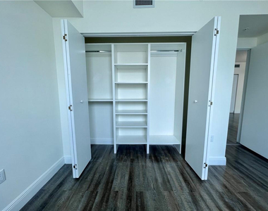 110 Sw 12 Street - Photo Thumbnail 4