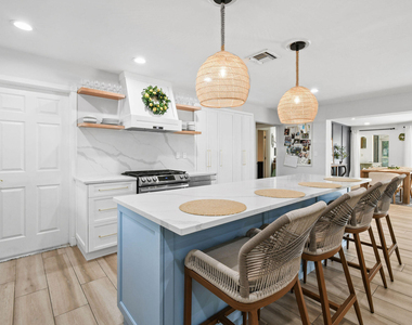 8110 W Lake Drive - Photo Thumbnail 11