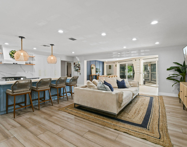 8110 W Lake Drive - Photo Thumbnail 5