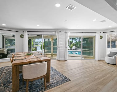 8110 W Lake Drive - Photo Thumbnail 14