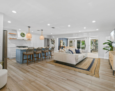 8110 W Lake Drive - Photo Thumbnail 6