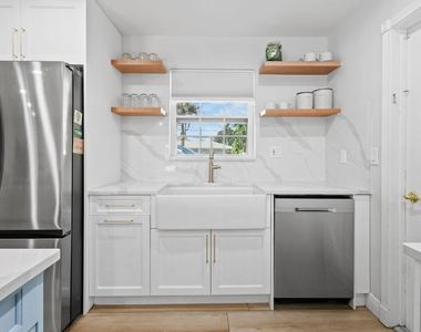 8110 W Lake Drive - Photo Thumbnail 13
