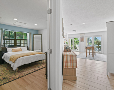 8110 W Lake Drive - Photo Thumbnail 27