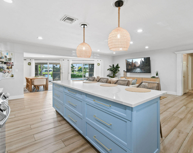 8110 W Lake Drive - Photo Thumbnail 12
