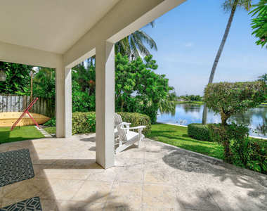 8110 W Lake Drive - Photo Thumbnail 46