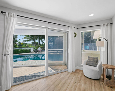 8110 W Lake Drive - Photo Thumbnail 18