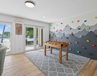 8110 W Lake Drive - Photo Thumbnail 30