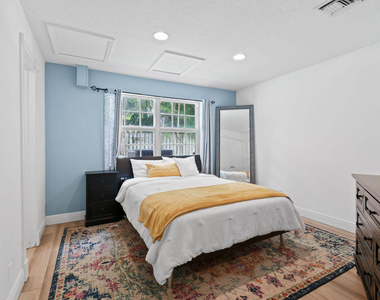 8110 W Lake Drive - Photo Thumbnail 23