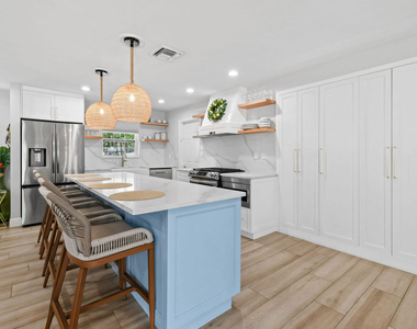 8110 W Lake Drive - Photo Thumbnail 9