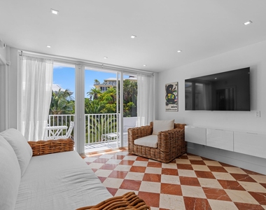 401 Peruvian Avenue - Photo Thumbnail 6