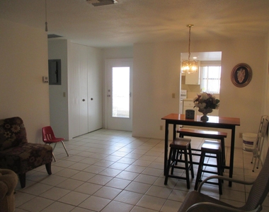2951 Ashley Drive W - Photo Thumbnail 4