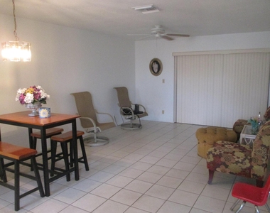2951 Ashley Drive W - Photo Thumbnail 2