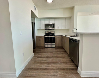 110 Sw 12th Street - Photo Thumbnail 2