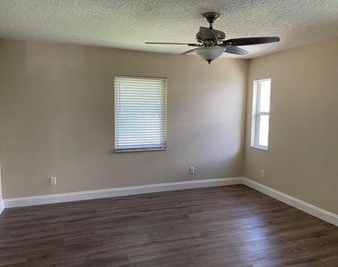 1057 Sw Spruce Street - Photo Thumbnail 9