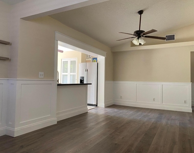 1057 Sw Spruce Street - Photo Thumbnail 4