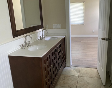 1057 Sw Spruce Street - Photo Thumbnail 10