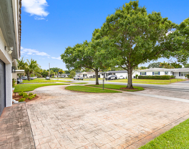 5281 Sw 4th Court - Photo Thumbnail 5
