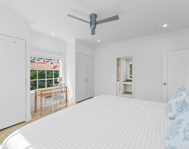 350 Cocoanut Row - Photo Thumbnail 21