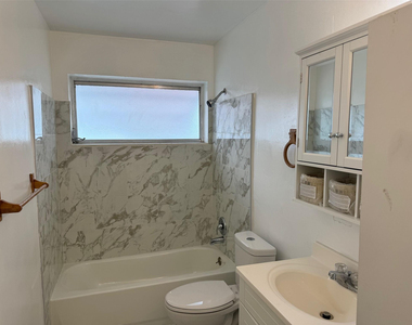 4564 Nw 16th Avenue - Photo Thumbnail 3